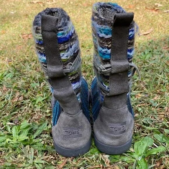 TOMS Nepal Moccasin Suede Knit Boots - Picture 3 of 11